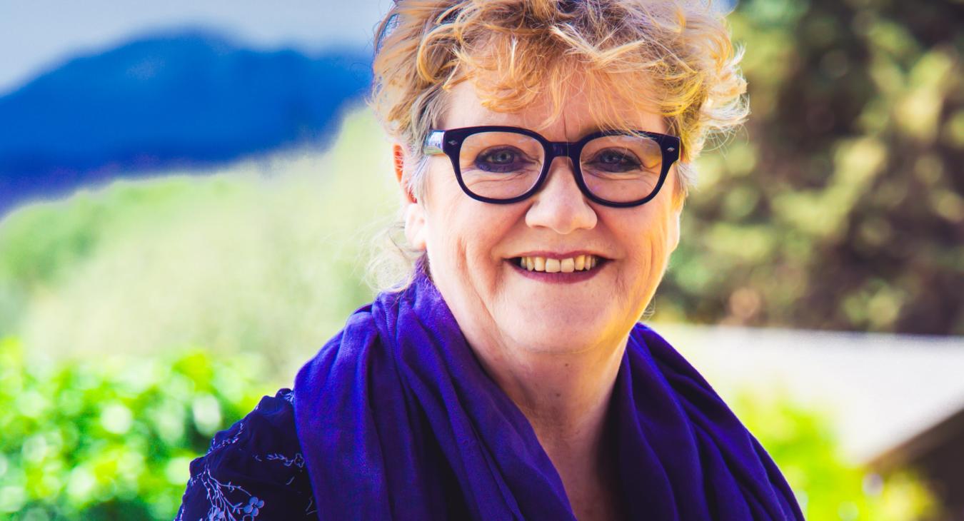  Headshot Paula Sheridan in garden