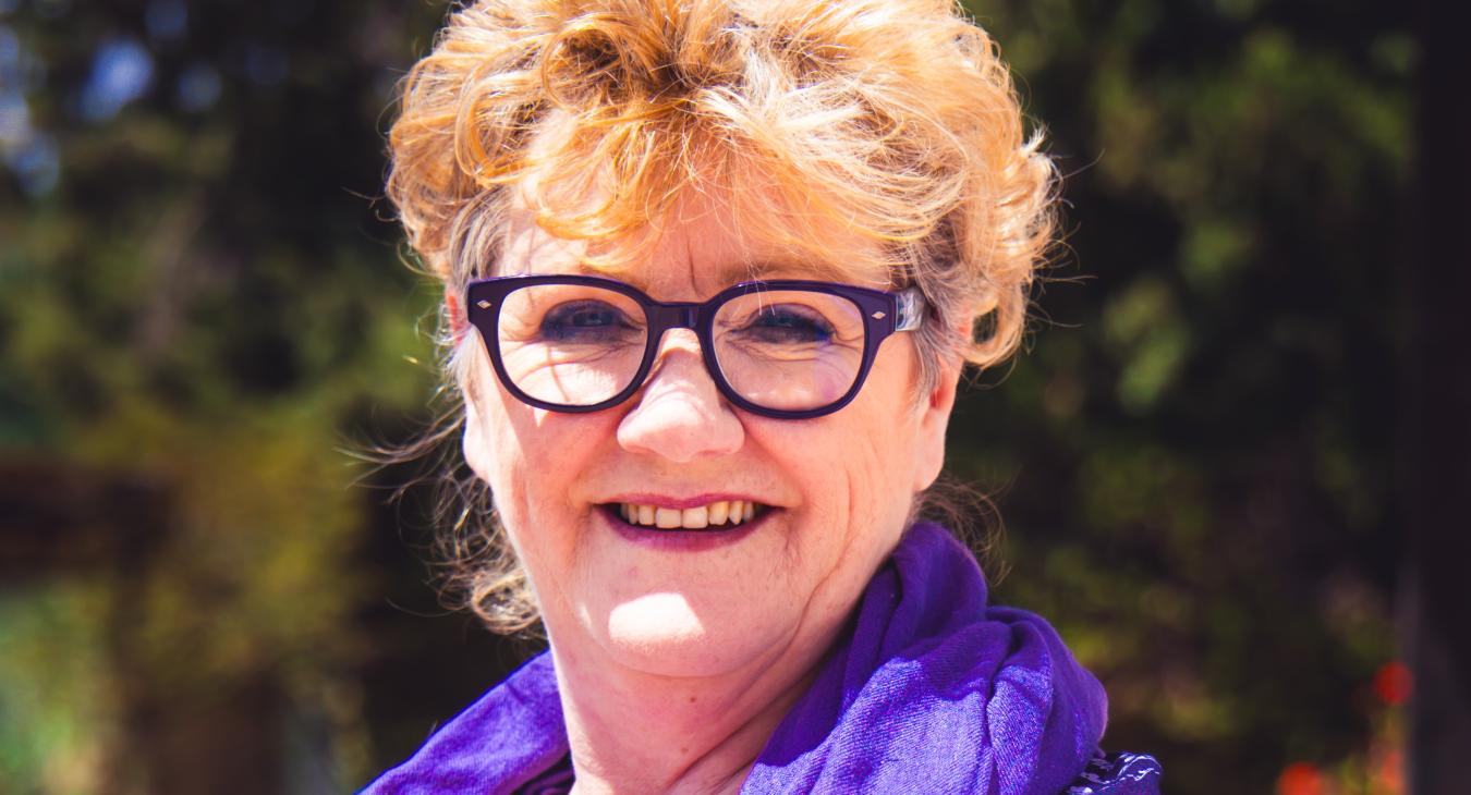  Headshot Paula Sheridan poolside.